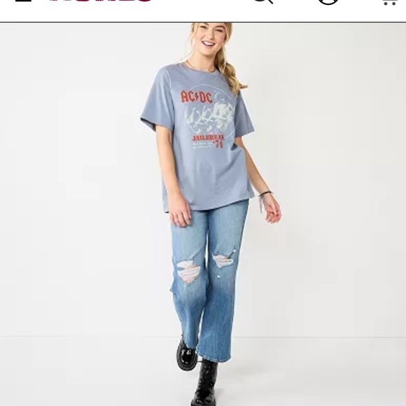 3/$20 Juniors size XL graphic t-shirt - Picture 5 of 8